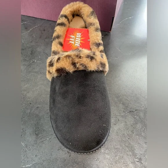 Women’s Skechers slippers.  NWOT.  Size 7.5 - Picture 3 of 11